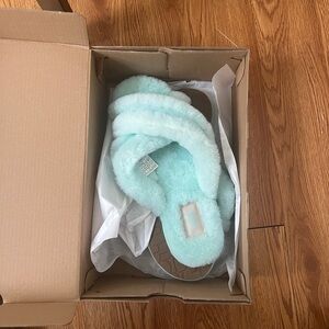 New in Box Ugg Scuffita Slipper Sky Blue Sz 9